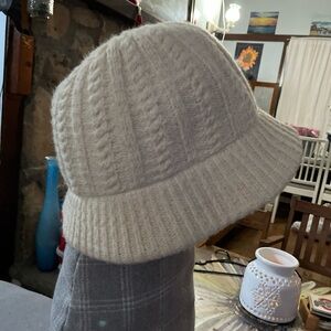 Vintage cable knit winter hat with satin fabric lining by Aris.